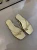 Chanclas para Mujer Mujer 2026 Verano Nuevo Estilo Ropa Exterior de Moda Sandalias de Playa para Vacaciones Chanclas Planas de Tira