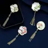 Novo broche estilo antigo de alta qualidade ins para mulheres estilo chinês leque borla pino de terno placket de pressão cheongsam corsage atacado