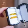 El Mismo Estilo que el Anillo de Filigrana Floral Esmaltado Oro Arena de la Tienda Dorada Puzuo, Nuevo Estilo Chino, Todo va Bien, Anillo para Dedo Índice con Patrón de Hierba Tang