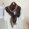 Otoño e Invierno Algodón Lino Delgado Pequeño Floral Combinación de Colores Temperamento Artístico Largo Retro Suave Ceroso Cálido Nueva Moda Chal para Mujer
