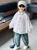 Camisa infantil fresca de rayas verticales de manga larga, colección primavera y otoño 2026, camisa de bebé de corte holgado, prenda exterior informal para niños