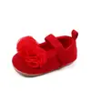 Novos sapatinhos de bebê com sola de borracha, respiráveis e confortáveis, sapatos antiderrapantes para andar em ambientes internos, sapatinhos fofos para bebês