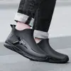 Botas de lluvia impermeables y antideslizantes, engrosadas y duraderas, diseño de caña corta, modernas, cálidas, con suelas gruesas, estilo para hombre, forradas de polar, botas de pesca ligeras