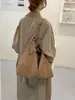 Bolsa tote grande de crochê à mão para mulheres, novo estilo 2026, com visual sofisticado, adequada para o trabalho, para o dia a dia e pode ser carregada no ombro ou na transversal.