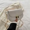 Bolsa Sela Personalidade da Moda 2024 Nova Fivela de Trava Bolsa Feminina Moda de Nicho Bolsa de Ombro Elegante Bolsa Transversal Simples na Moda Tendência