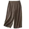 Foto real de los nuevos pantalones casuales de algodón y lino de corte holgado, talla grande, con caída, de tres cuartos y pierna recta, para mujer, colección primavera-verano 2026