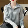 Nova coleção outono e inverno de roupas femininas: Novo suéter de tricô com zíper parcial, gola e forro de fleece 2026, suéter da moda plus size