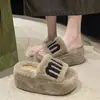 Pantuflas cómodas, de felpa y con suela gruesa para mujer, perfectas para usar en otoño e invierno, con un nuevo diseño de patrones de letras y un estilo versátil para 2026