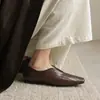 Sapatilhas de Moda de Nicho 1,5cm com Solado Macio e Decote Baixo 2026 Primavera e Outono Novos Sapatos de Couro Planos Slip-On com Bico Quadrado para Mulheres