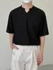 Camiseta Canelada de Manga Curta Tendência Estilo Coreano Nicho para Homens, Novo Design de Verão com Decote V, Top Solto e Versátil de Meia Manga