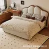 Cama de princesa color crema estilo francés para gato resistente a los arañazos en apartamento pequeño, cama mariposa de lujo ligero, dormitorio principal de apartamento pequeño, cama de boda, cama doble