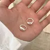 Pendientes de Aro Lisos con Pasador de Plata 925 para Mujer 2025 Nuevo Popular Diseño de Nicho Pendientes de Gama Alta Pendientes de Lujo Accesible