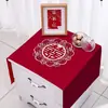 Funda de tela para mesita de noche de boda china, material de satén color rojo vino, carácter Xi, paño antipolvo para mesita de noche, mantel festivo para habitación de boda