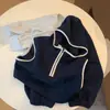 Conjunto de Três Peças para Crianças para Mudança de Estação Primavera e Outono para Crianças Pequenas e Médias com Capuz Colete com Zíper Meio Colete Camada de Base de Manga Longa Calças de Moletom Esportivas com Punho