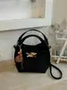 Bolso Cubo Sencillo Transfronterizo para Mujer Nuevo Estilo 2026 Moda Versátil Nicho Bolso de Hombro Único Cruzado Bolso de Mano Elegante para el Trabajo