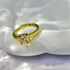 Anel Popular Xiaohongshu de Touro Dourado com Diamantes de Luxo Leve Francês Joia de Mão Nobre Feminina para Outono e Inverno