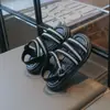 Sandálias Romanas para Meninas Verão 2026 Novas Sapatos de Princesa com Strass para Crianças Sandálias de Praia Leves Antiderrapantes para Meninas