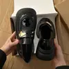 Mocassins retrô pretos de sola grossa, novos para o outono de 2026, estilo slip-on com saltos robustos, sapatos femininos de couro estilo britânico