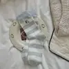 Meias listradas de cor contrastante para mulheres, outono e inverno, meias sem costura de algodão de Xinjiang no meio da panturrilha, estilo japonês, meias longas bordadas com animais de desenho animado fofos