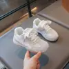 Zapatos para Niñas 2026 Verano Nuevos Tenis Rojos Infantiles para Niñas, Malla Suela Suave Zapatos de Entrenamiento de Princesa