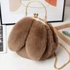 Bolso de peluche para mujer, bandolera portátil de princesa, bolso de peluche de piel sintética, nuevo estilo, bolso con cadena y orejas de conejo a juego.