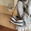 Bolsa de Ombro Cruzada Tecida Color-Blocking Elegante Listrada Estilo Coreano para Mulheres 2025 Verão Versátil Bolsa de Ombro para Praia e Férias