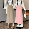 Saia feminina de malha branca para outono e inverno de 2026, estilo novo, forrada com fleece, espessa, comprimento médio, com fenda, cintura alta, saia evasê modeladora
