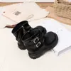 Botas estilo Martin para meninas, nova coleção outono 2026, botinhas estilosas e da moda, botas de couro de cano médio estilo britânico retrô para crianças