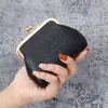 Porta-moedas Retro Estilo Coreano Bolsa Pequena para Chaves de Couro Macio Feminina Porta-moedas Simples com Clipe Bolsa de Armazenamento Portátil