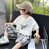Traje de Verano de Manga Corta para Niños 2026 Nuevo Estilo Pantalones Jogger Guapos para Bebé Conjunto de Dos Piezas Ropa de Verano para Niños