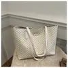 Bolsa Tote de Grande Capacidade 2025 Nova Coleção de Primavera Bolsa Feminina Estampada em PU Bolsa de Ombro Bolsa de Mão Retrô Bolsa de Axila para Mulheres