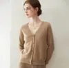 Nuevo cárdigan de cachemir elegante con cuello en V para otoño e invierno, suave y ligero, diseño simple de un solo botón, color liso, versátil para usar en capas