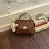 Bolsa de mão com corrente em padrão diamante para mulheres, novo modelo de inverno 2026, bolsa transversal versátil de alta qualidade, bolsa quadrada pequena de ombro único vintage
