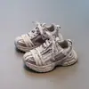 Tênis Esportivo Infantil 2026 Novo Estilo Primavera e Outono Sapatos para Meninos Malha Respirável Sapatos para Meninas Outono Sapatos de Bebê Pai