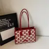 Bolso de Hombro Rojo de Aspecto Elegante, Moderno y Festivo para Mujer 2025 Nuevo Bolso de Dama de Honor de Nicho, Festivo y Sencillo para Mujer