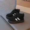 Sapatos Casuais Tendência com Forro de Lã para Crianças 2025 Inverno Novo Quente Versátil para Meninos Sapatos de Algodão de Camada Dupla Botas de Algodão com Forro de Lã para Meninas