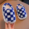 Chinelos de Algodão Infantis para Meninas 2026 Novo Estilo de Inverno para Uso Interno em Casa para Crianças Maiores Meninas Pelúcia Quente Chinelos Pai-Filho