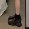 Sapatos femininos de couro estilo britânico, novo modelo outono 2026, salto grosso, que aumenta a altura, sola grossa, mocassins pretos de calçar