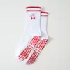 Calcetines de Yoga para Mujer de Media Pantorrilla con Pegamento Antideslizante Encaje de Hongo Bordado de Cereza Calcetines Profesionales para Entrenamiento Correr Pilates