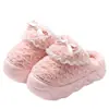 Pantuflas de algodón con lazo para mujer, nuevo modelo otoño e invierno 2026, para uso en interiores en casa, de suela gruesa, que aumentan la altura, pantuflas de algodón de suela suave