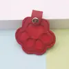 Venta Caliente Bolso de Cosméticos de Piel Sintética para Pelo de Mascota Llavero Portátil con Huella de Pata Colgante Etiqueta Conmemorativa para el Pelo Etiqueta para Mascota Gato y Perro