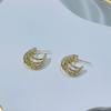 Brincos Argola C Torcidos Multicamadas Estilo Metal Design Sense Brincos Dourados Torcidos Brincos de Estilo Frio Distintivos para Mulheres