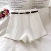 Shorts blancos de tiro alto para mujer, nuevo estilo Primavera/Verano 2026, combinan con pantalones de pierna ancha, holgados, versátiles, para salir, pantalones casuales a la moda