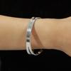 Moda viajero minimalista personalidad nicho joyería geométrica encaje sentido del diseño jerarquía acero titanio chapado en oro pulsera