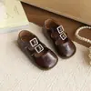 Zapatos Pequeños de Piel para Niñas Primavera/Otoño 2026 Nuevos Retro Boca Baja Zapatos de Princesa Estilo Coreano Moda para Niñas Mocasines Versátiles