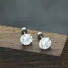 Brincos de tarraxa finos com cravação de diamante de quatro garras, fivelas rosqueadas simples, estilo ins japonês e coreano, brincos de tarraxa para cartilagem da orelha com zircônia super brilhante de luxo leve