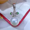 Nova Moda Luxo Leve Design de Nicho para o Dia a Dia Zircônia Verde Colorida Incrustada Pérola de Água Doce Fecho Universal Pingente Colar