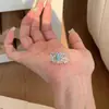 Anillo Geométrico de Múltiples Capas con Microincrustaciones de Circonita Estilo Palacio Retro Francés, Anillo Abierto Ancho de Turquesa Moderno y Único