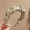 Faixa de Cabelo Plissada de Seda Estilo Francês para Mulheres com Testa Alta, Faixa Versátil de Verão Ins, Moda para Lavar o Rosto e Acessório para Cabeça ao Ar Livre