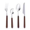 Venta caliente 304 acero inoxidable cuchillo de comida y tenedor cuchara cuchara de té alitas de pollo mango de madera hotel vajilla comida occidental juego de cuchillo y tenedor cuchara